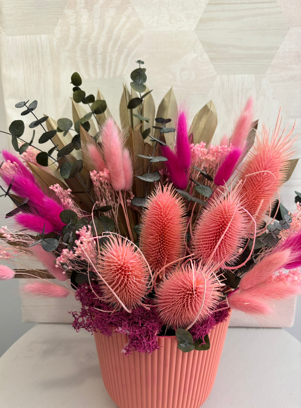 Composition végétale Fleur végétal de la marque Rêves En Fleurs avec des plantes et fleurs artificielles, vue en gros plan.