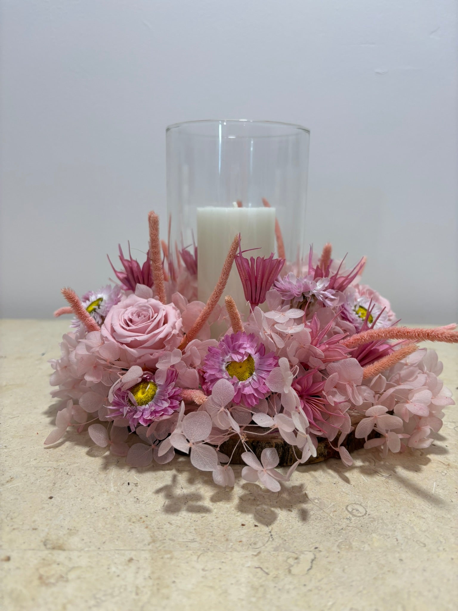 Bougeoir nuage rose de la marque Rêves En Fleurs, décor en forme de nuage rose pour bougies, élégant et doux.