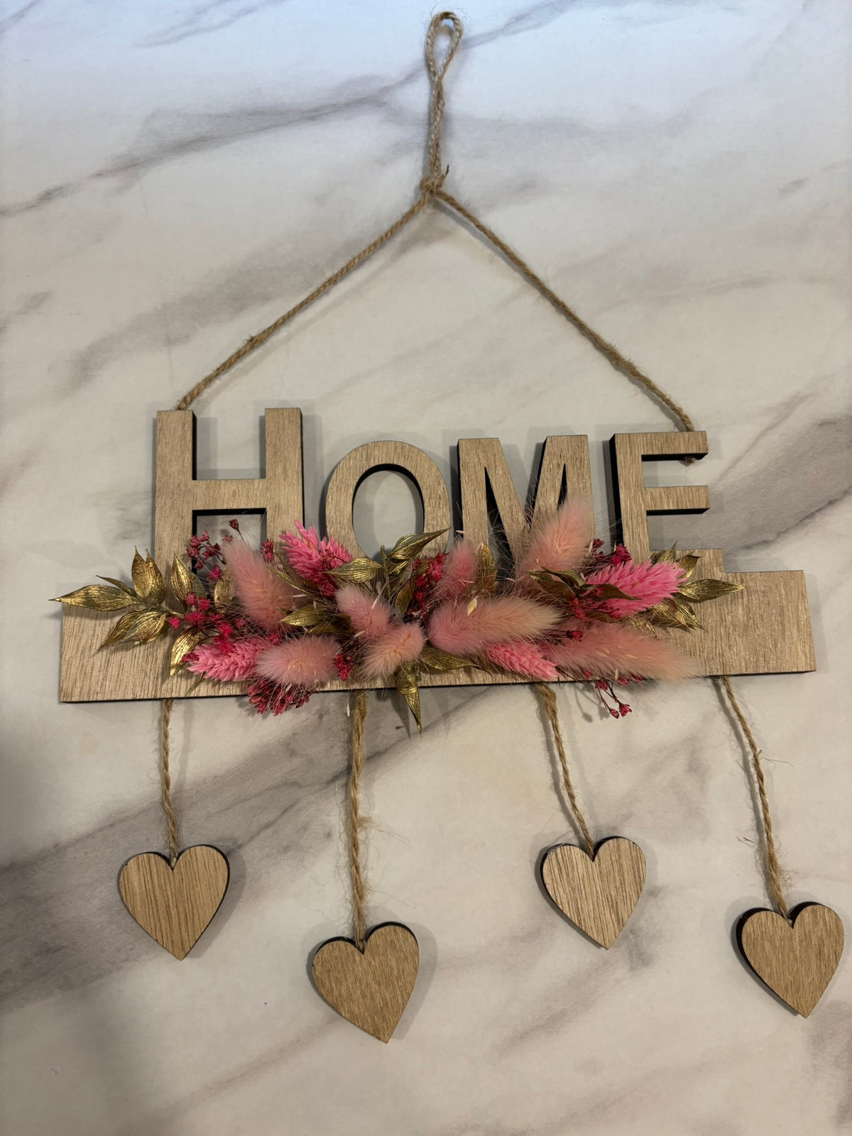 Suspension rose et dorée Rêves En Fleurs avec chaînes délicates, décoration élégante pour plafond, style romantique et raffinée.