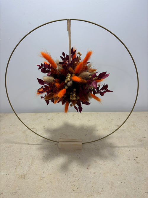 Boule automnale Rêves En Fleurs en décoration avec des couleurs chaudes et des éléments floraux.